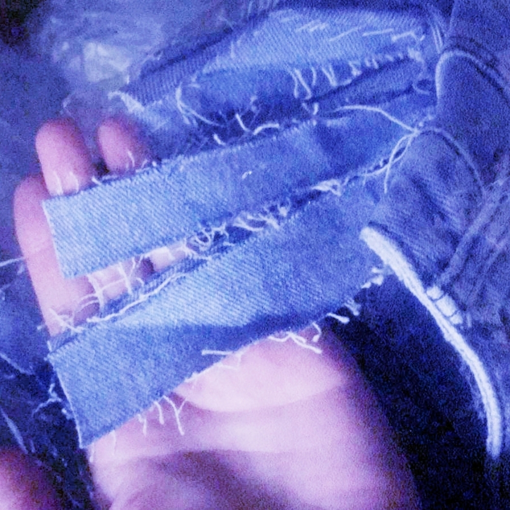 Sassy Distressed Fringe💙 Jeans💙 - Picture 4 of 4